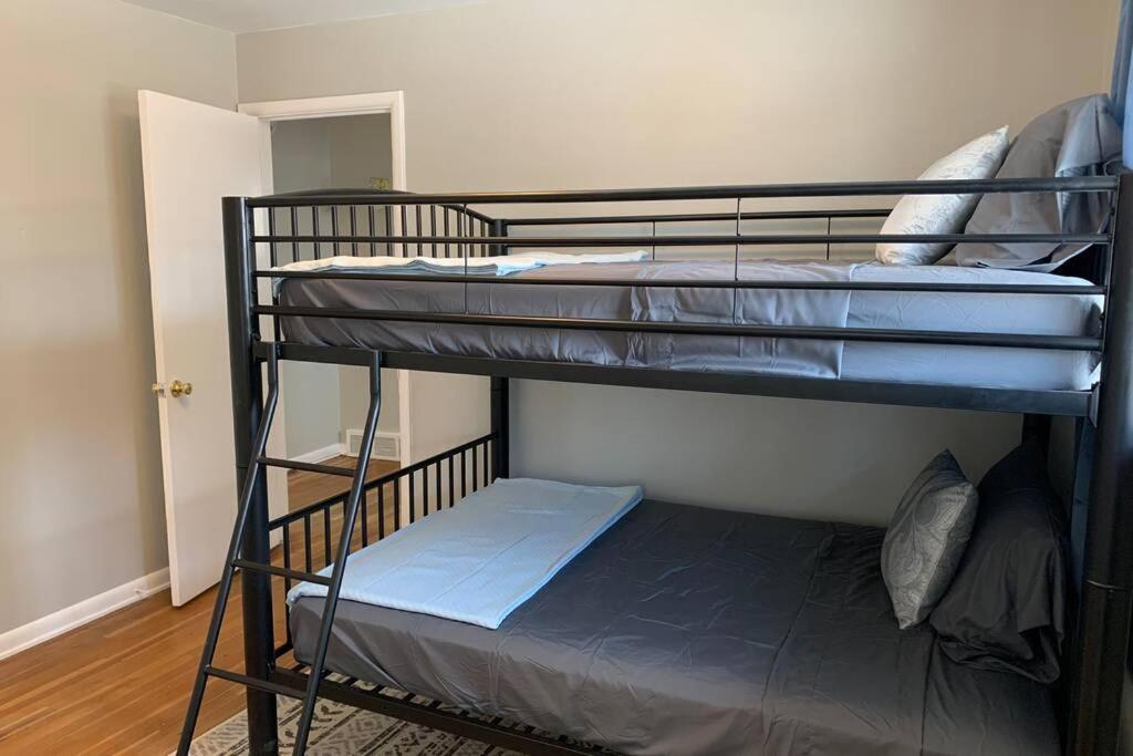 فيلا ليتلتونفي 3 King Beds + Bunk Beds On Broadway المظهر الخارجي الصورة